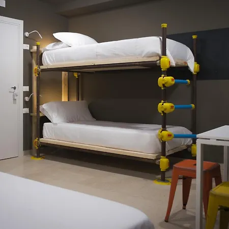 Hostelo - Luxury Hostal