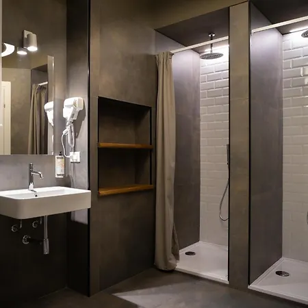 Hostelo - Luxury Hostal *