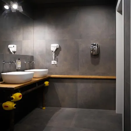 Hostelo - Luxury Hostal